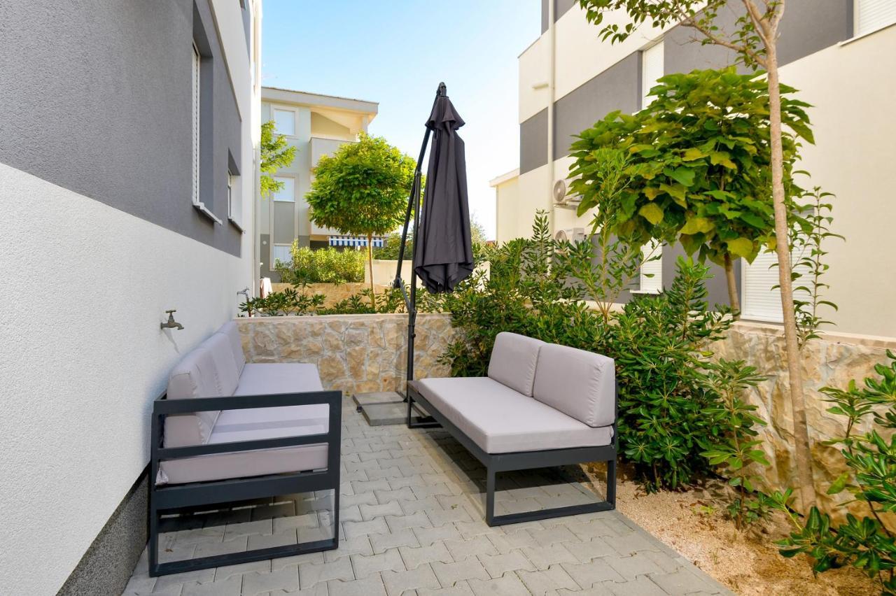 Relax Apartments Novalja Exterior photo