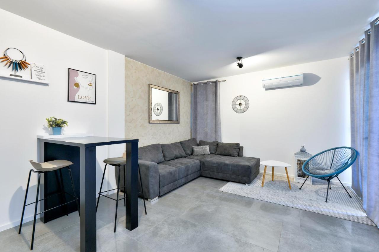 Relax Apartments Novalja Exterior photo