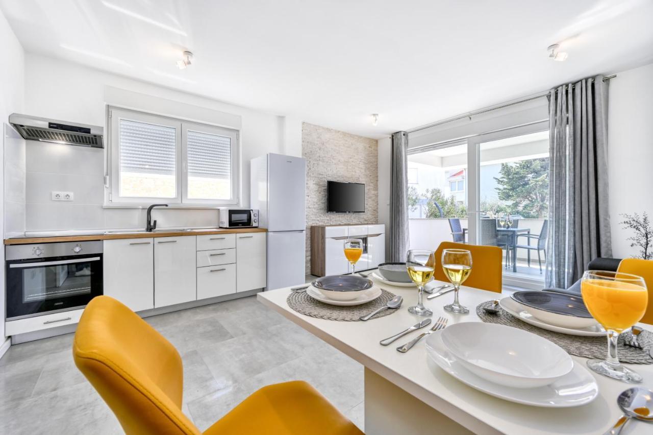 Relax Apartments Novalja Exterior photo