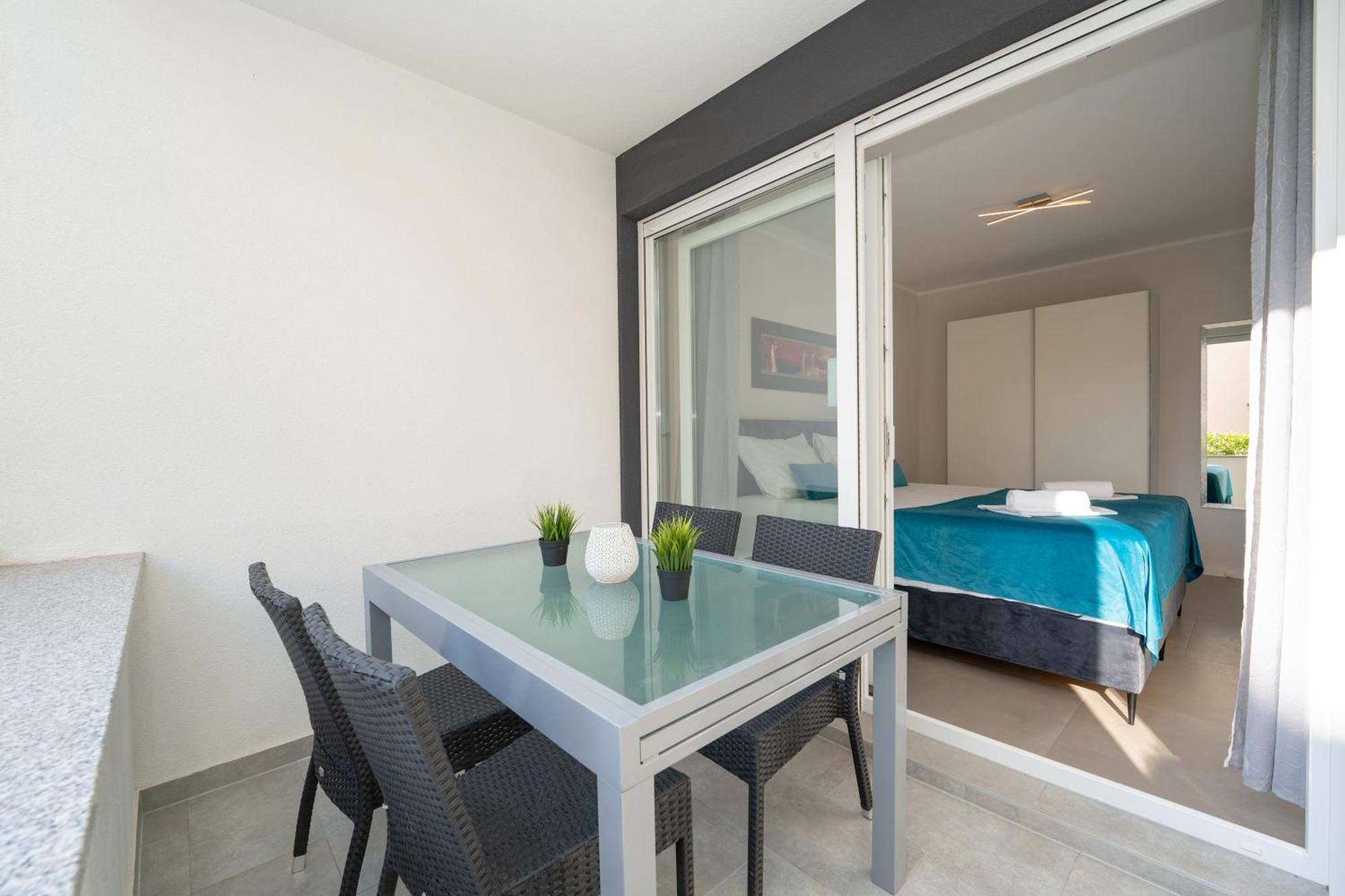 Relax Apartments Novalja Exterior photo
