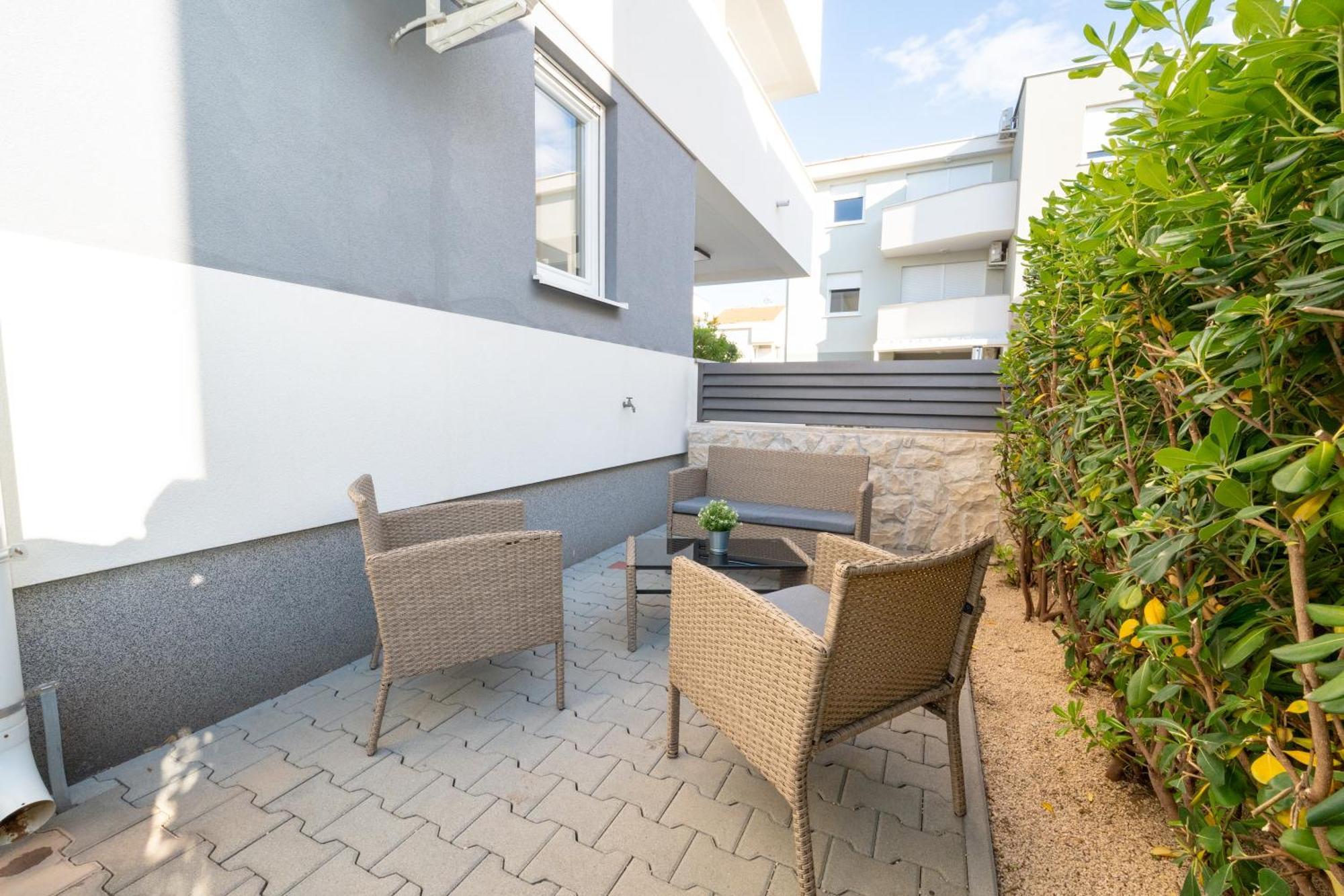 Relax Apartments Novalja Exterior photo