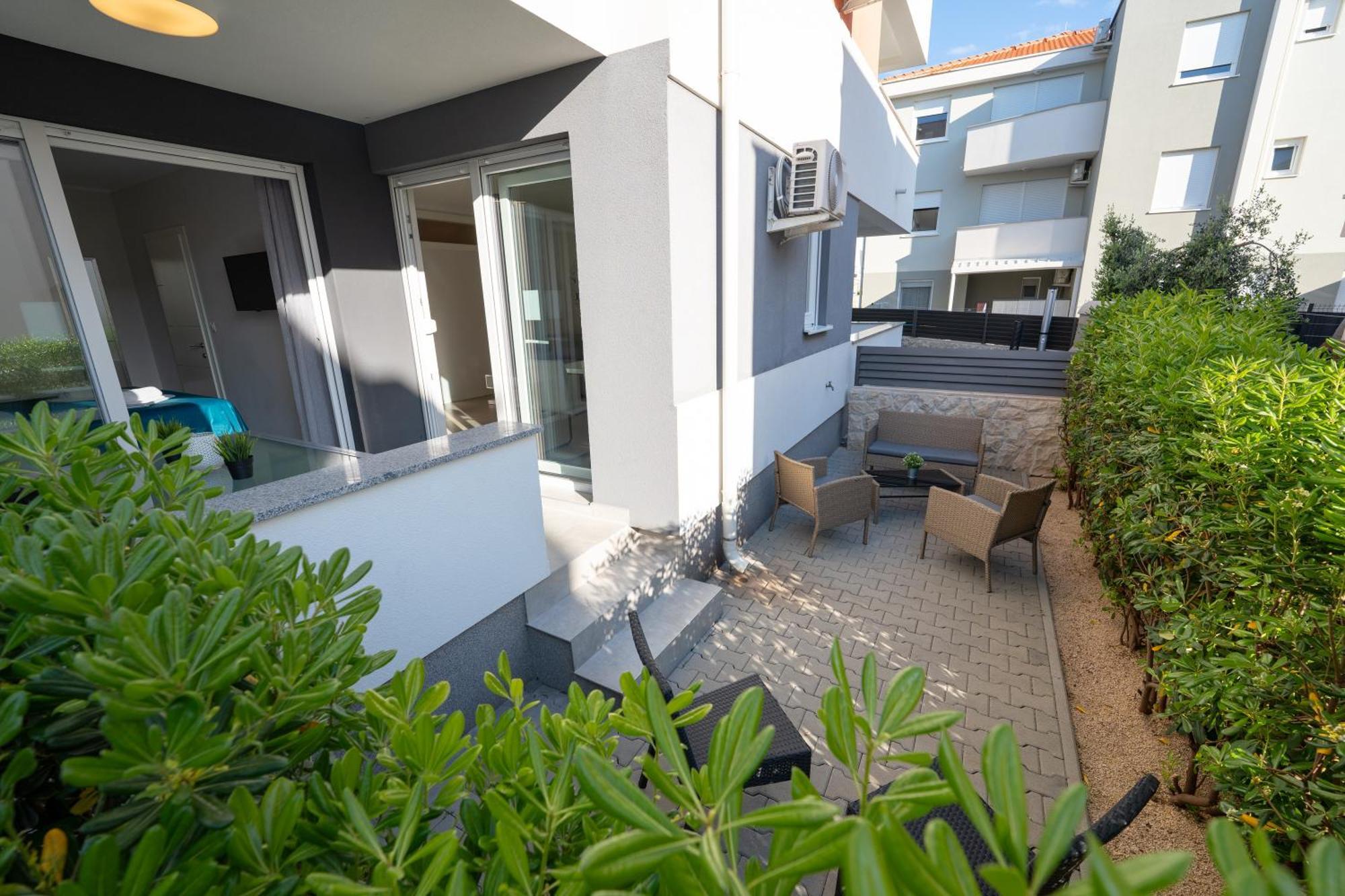 Relax Apartments Novalja Exterior photo