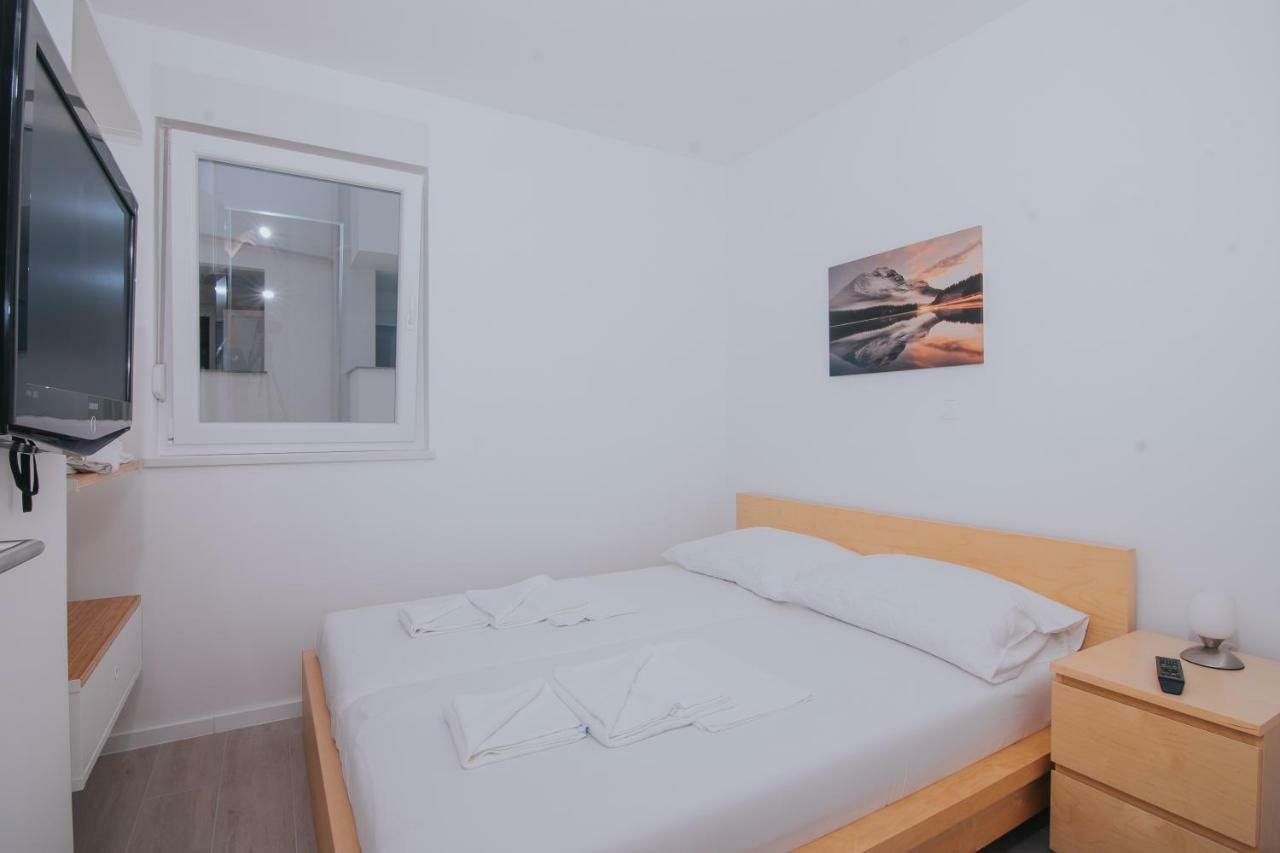 Relax Apartments Novalja Exterior photo