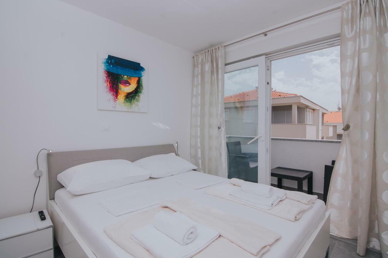 Relax Apartments Novalja Exterior photo